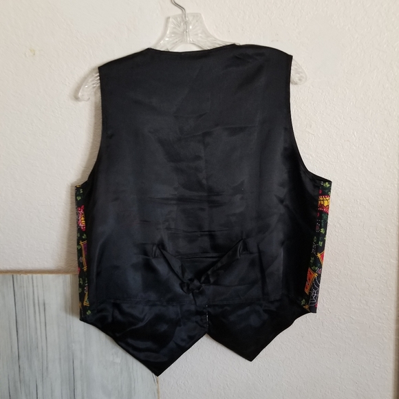 Basic Edition Lightweight Halloween Vest - Picture 5 of 6